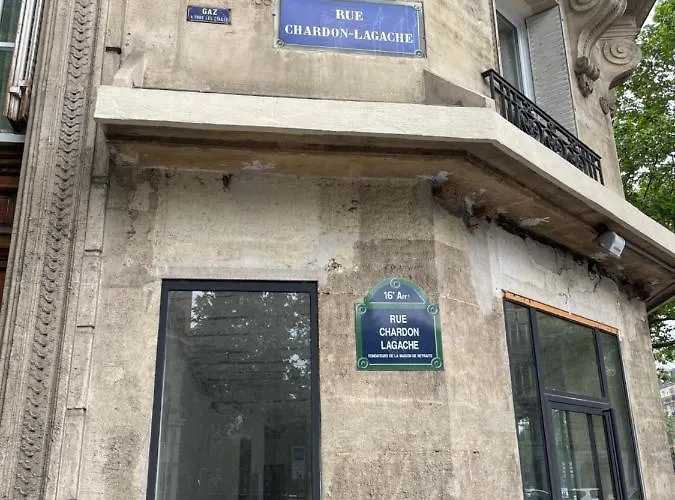 Douchedodo アパート